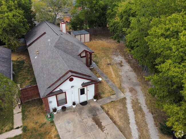 Building Photo - 3102 Beran Dr