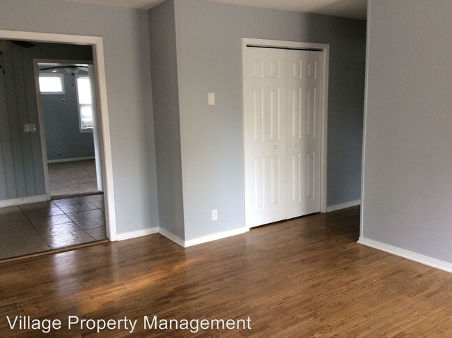 Building Photo - 3 br, 1 bath House - 1252 Chickering Drive
