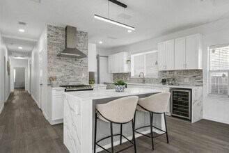 Building Photo - 304 Milby St