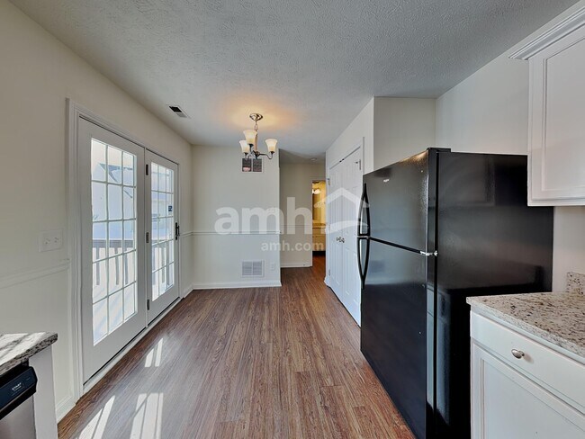 Foto del edificio - 8525 Morgan Dr