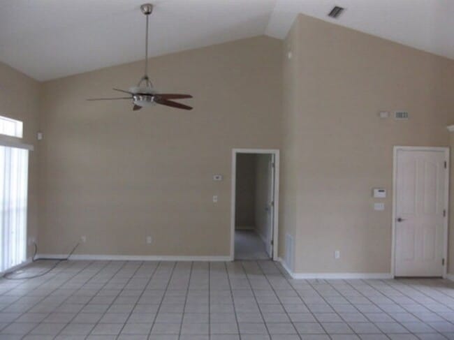 Building Photo - 162 Barrington Dr