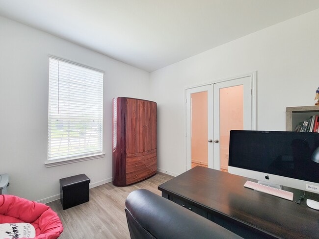 Foto del edificio - 13540 Myrtle Gdns Blvd