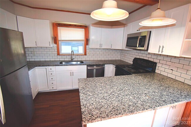 Building Photo - 1620 Starbrook Dr