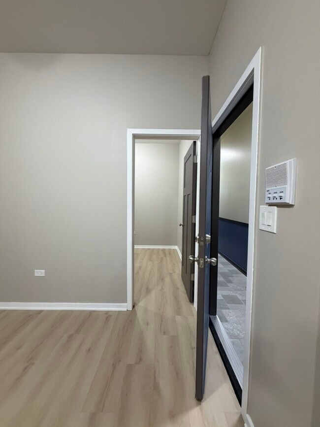 Foto del edificio - 22-26 N Pulaski Rd