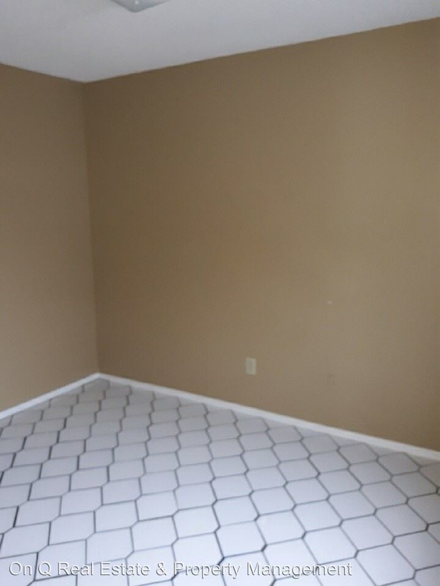 Primary Photo - 3 br, 1 bath Apartment - 697 Jill