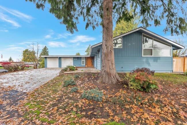 Photo - Woodridge Home 4bd 3ba great location!