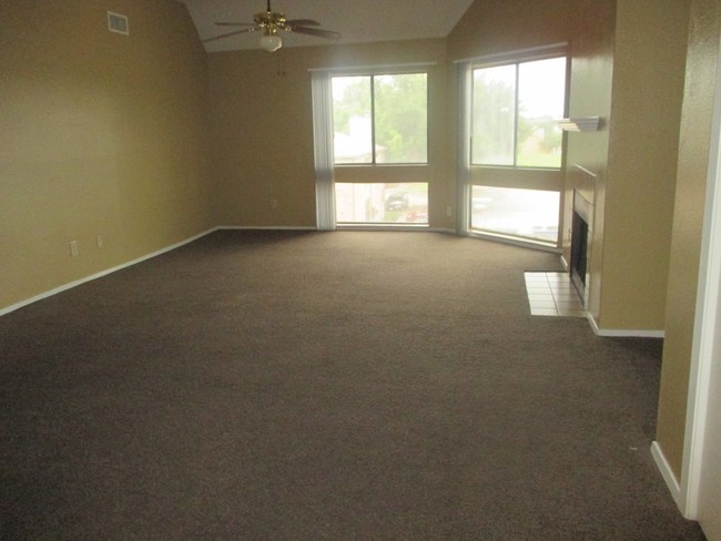 Living Area - Hubbard's Ridge Apartments