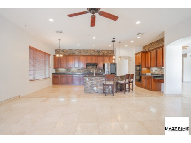 Foto del edificio - Stylish 4/2.5 Goodyear Home with Solar &am...