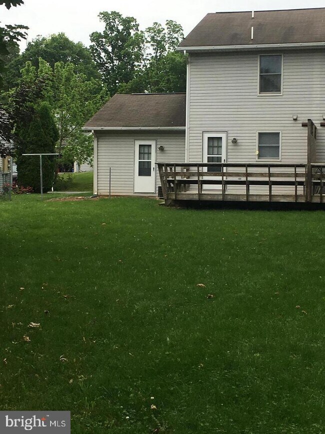 Building Photo - 14865 Sherwood Dr
