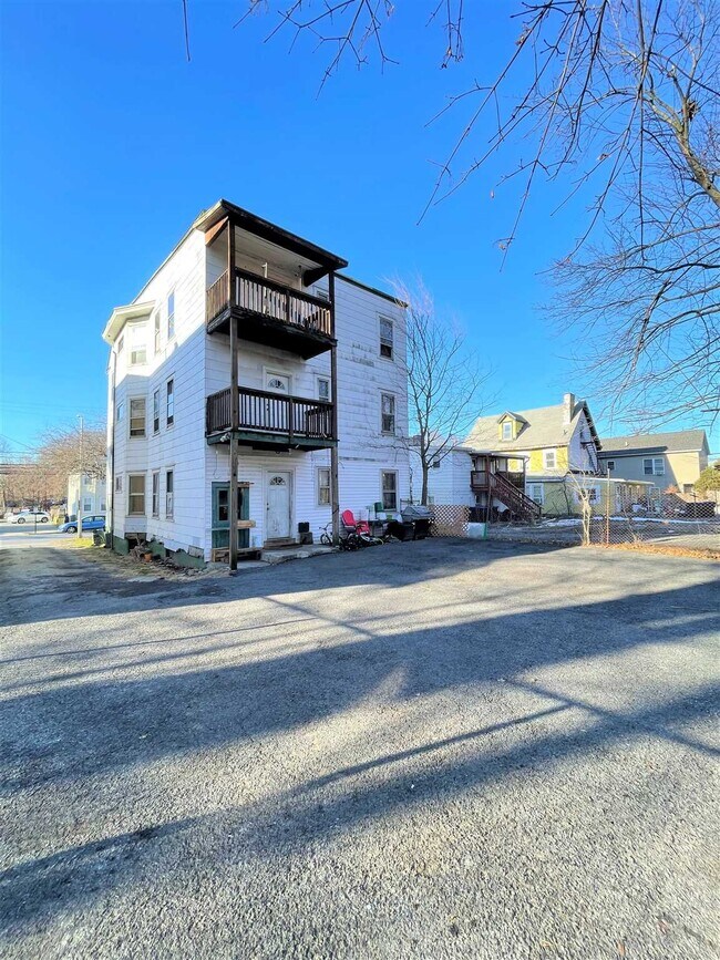 85 N Hamilton St Unit 3, Poughkeepsie, NY 12601 Room for Rent in