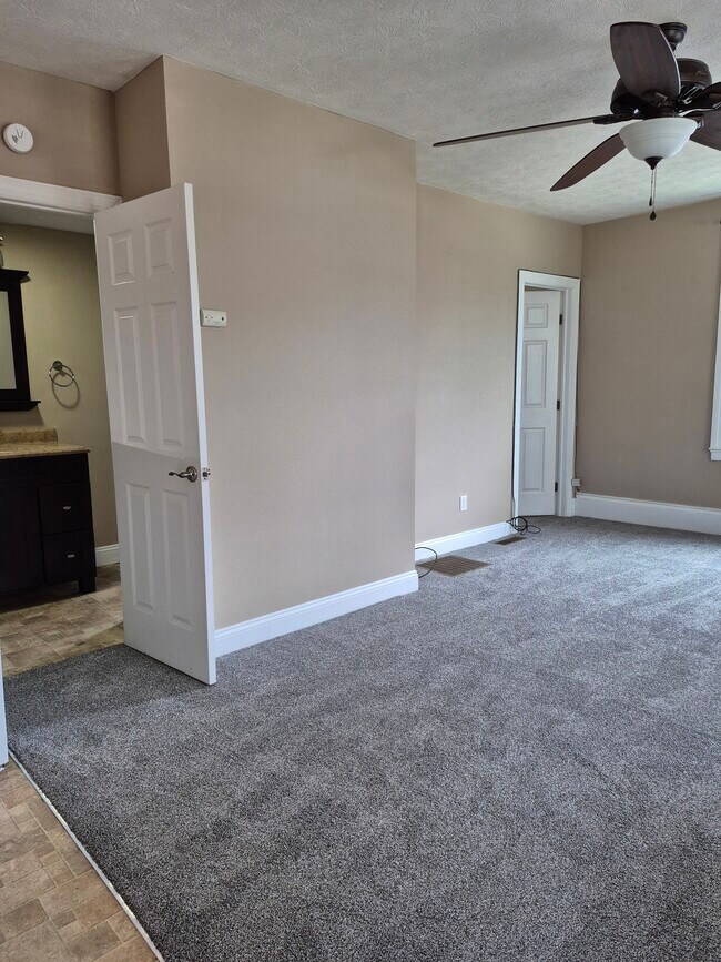 Foto del edificio - 136 N Mantua St