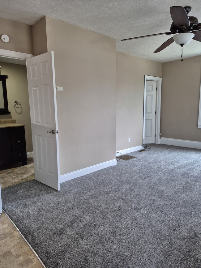 Building Photo - 136 N Mantua St