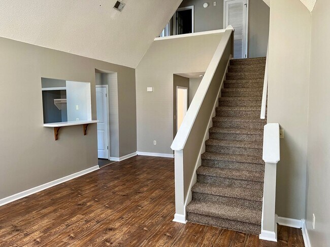 Foto del edificio - FOR RENT - 4 BR, 2 BA!