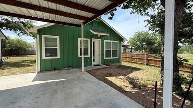 Building Photo - 2415 Ridgeview Dr