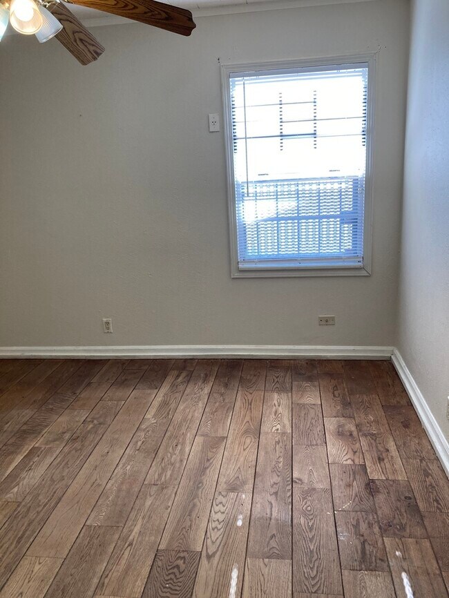 Building Photo - Clean and cute 2 bedroom in Sunset Acres