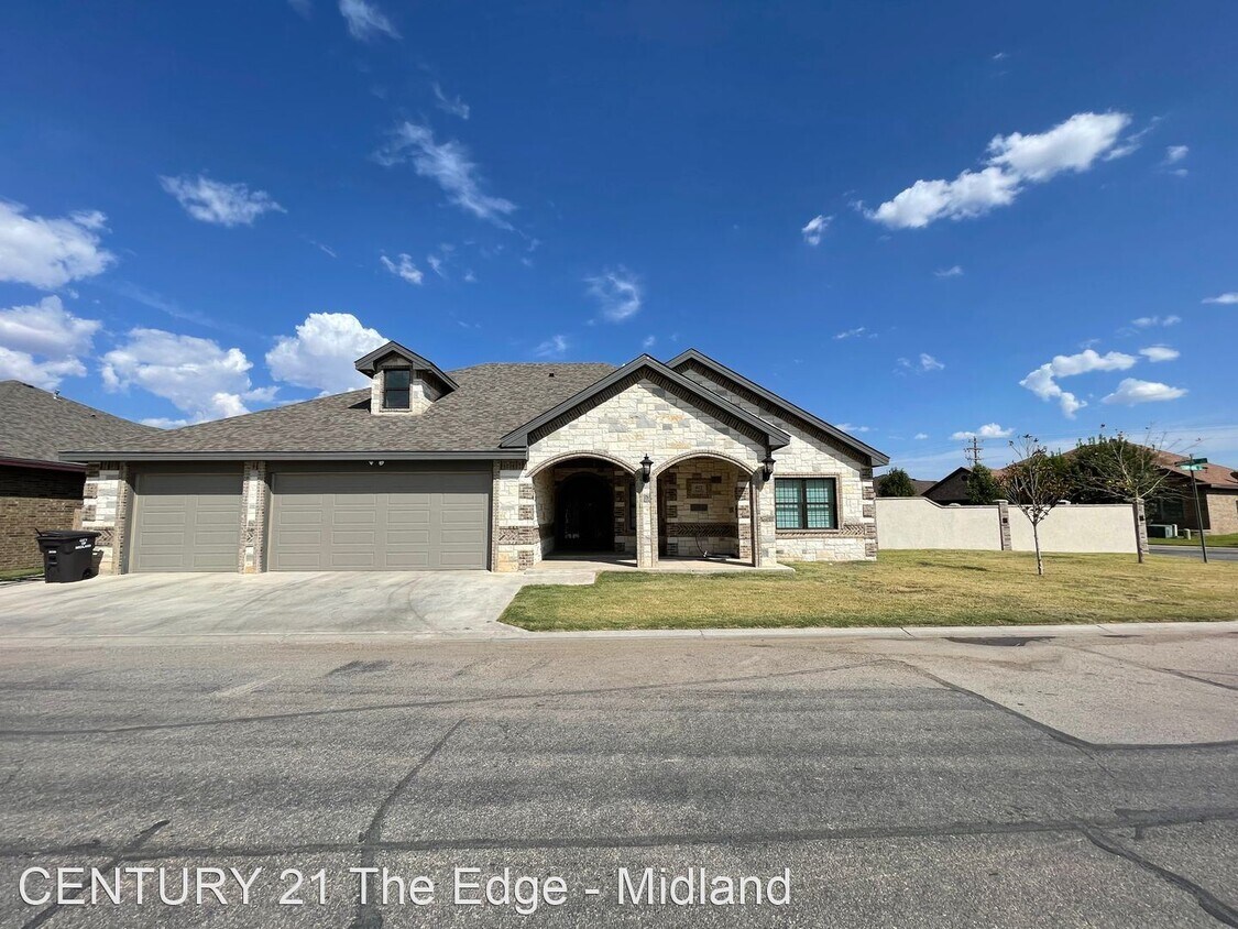 Foto principal - 4 br, 3 bath House - 802 Chaparral St - L/O