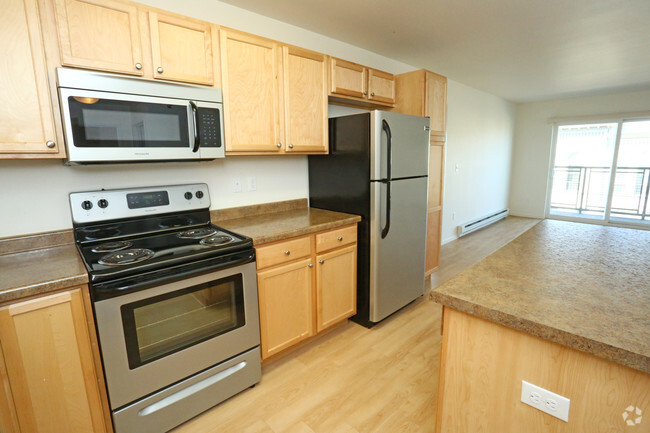 2BR, 2BA - 1020 SF - Collins Place