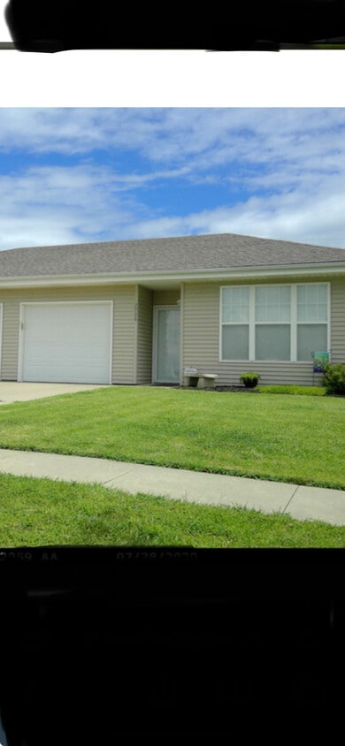 Foto principal - 2908 SE Walnut Dr