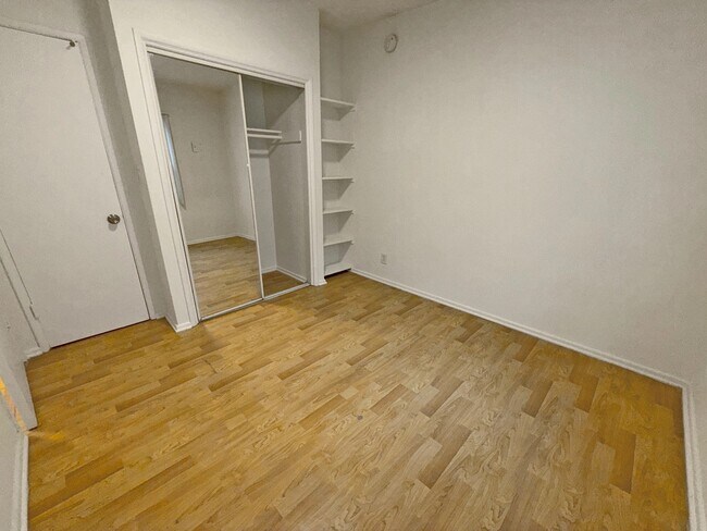 Foto del edificio - 1248 N Las Palmas Ave