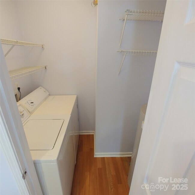 Foto del edificio - 10146 Forest Landing Dr
