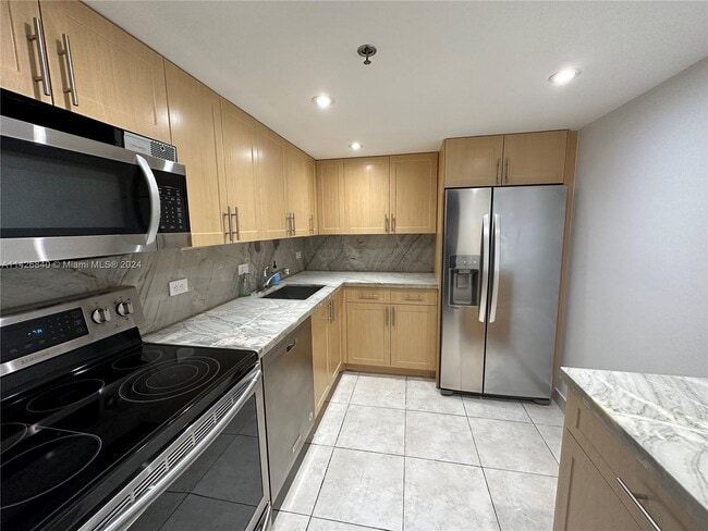Building Photo - 20515 E Country Club Dr