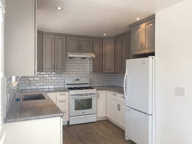 Foto del edificio - West Side 3 bedroom 2 bath Gorgeous Remodel