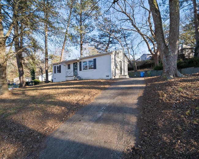 Photo - 2371 Swallow Cir SE House