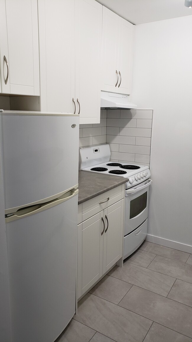 Building Photo - RENOVATED 1Br + Flex