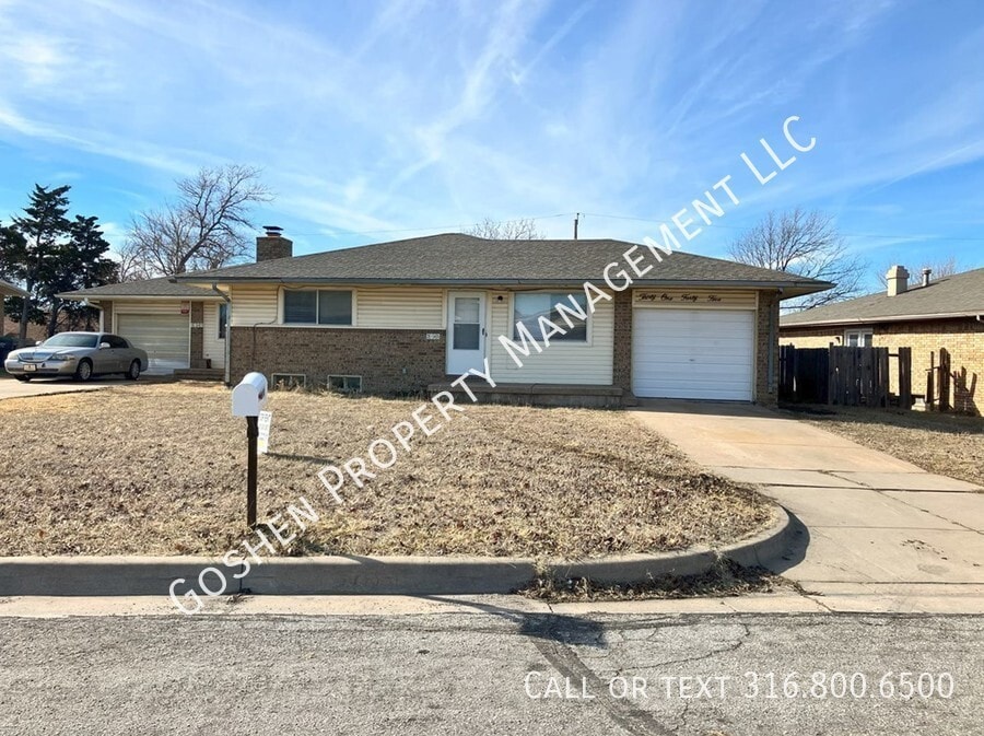Primary Photo - Comfy and Clean with Large Kitchen