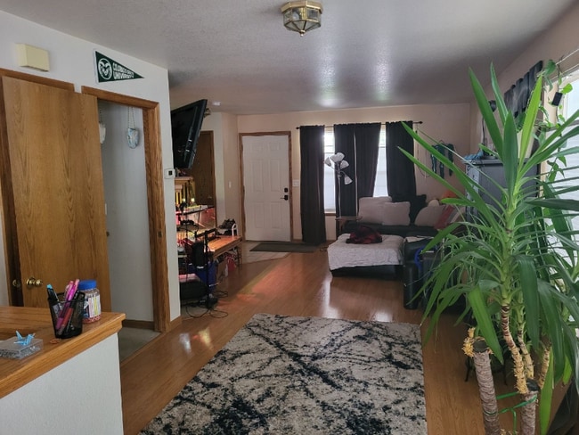 Building Photo - 1115 W Swallow Rd