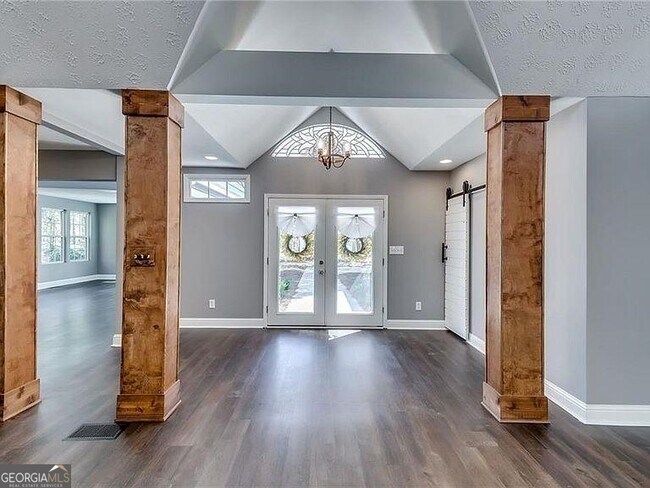 Foto del edificio - 895 Frank Kirk Rd