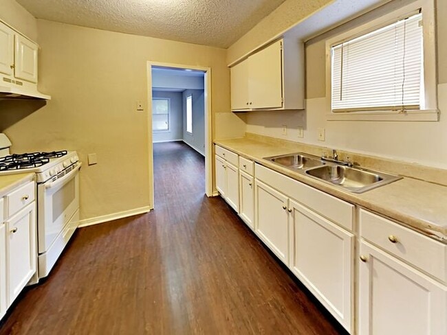 Building Photo - $1000 OFF 1st Month*. No App Fee