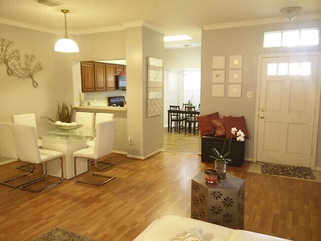 Foto del edificio - 1111 Peachford Ln