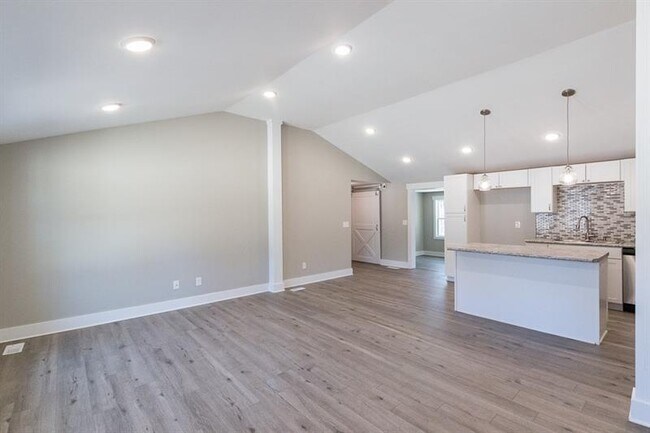 Building Photo - 4882 Sugar Pike Rd