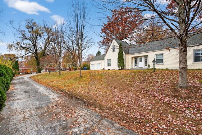 Building Photo - 5 Van Crest Ln