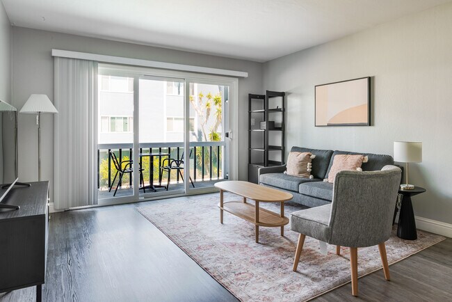 Building Photo - 2019 Shore Line Dr