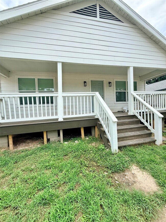 Building Photo - 3618 Mainer St