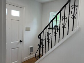 Building Photo - 419 Elm St
