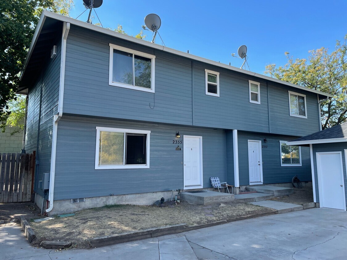 Primary Photo - 2357 W Panama St