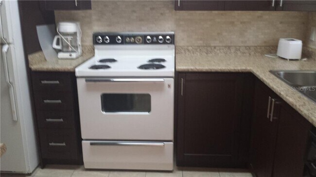 Foto del edificio - 1524 Lakeview Rd