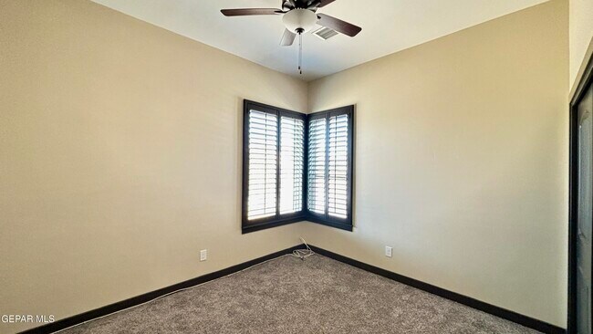 Foto del edificio - 12301 Desert Pine Ave