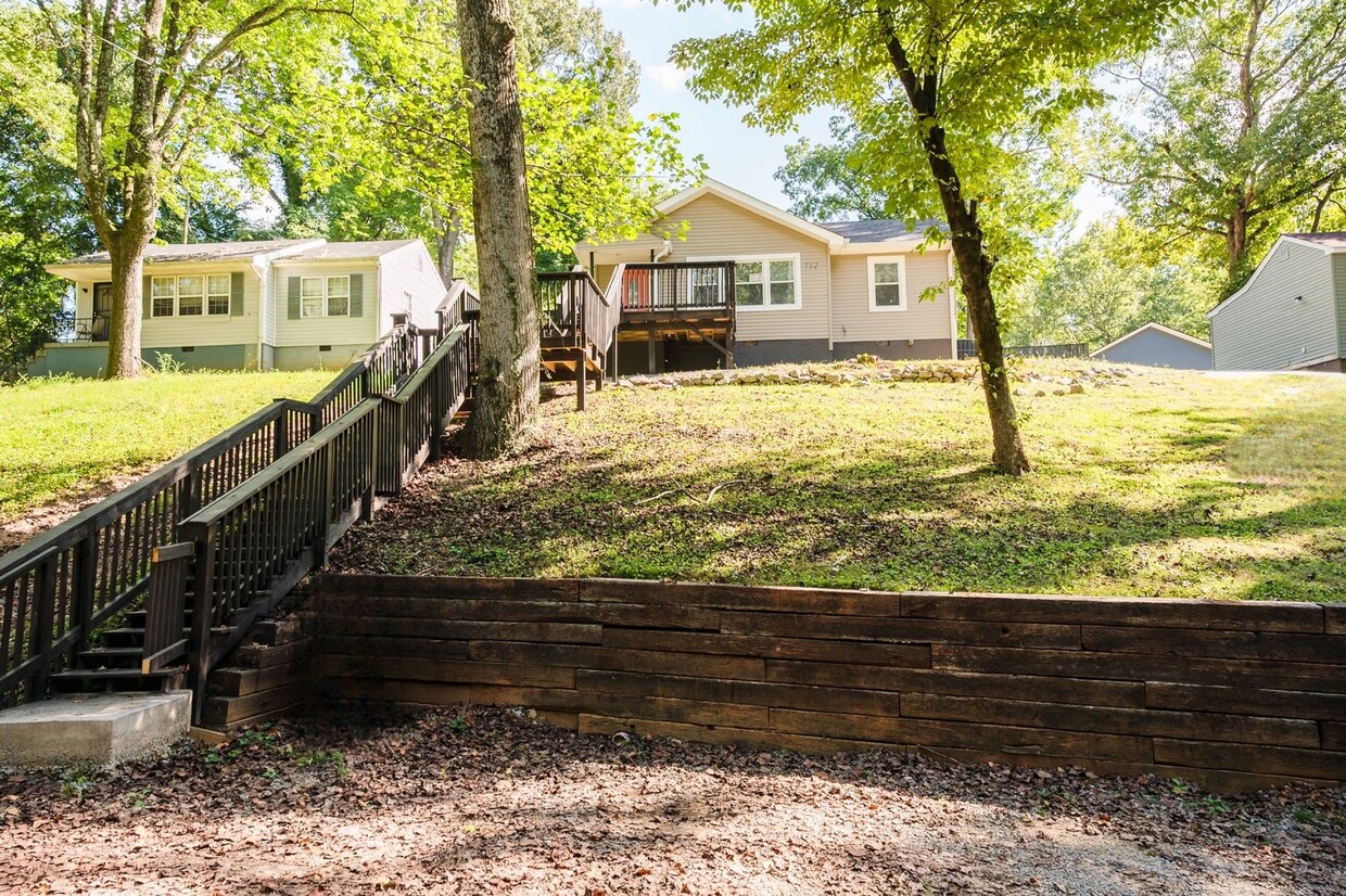 Foto principal - 712 Woodlawn Dr