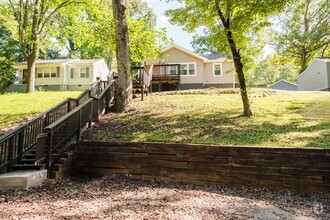 Building Photo - 712 Woodlawn Dr