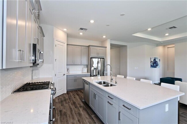 Building Photo - 8428 Rosa Ct