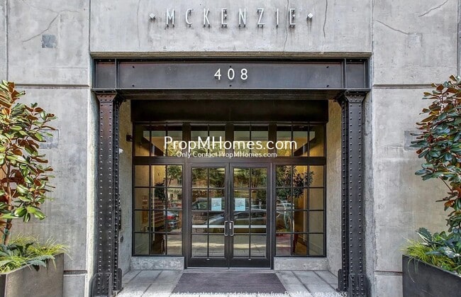 Foto del edificio - Vibrant One Bedroom Loft w/ City Views In ...