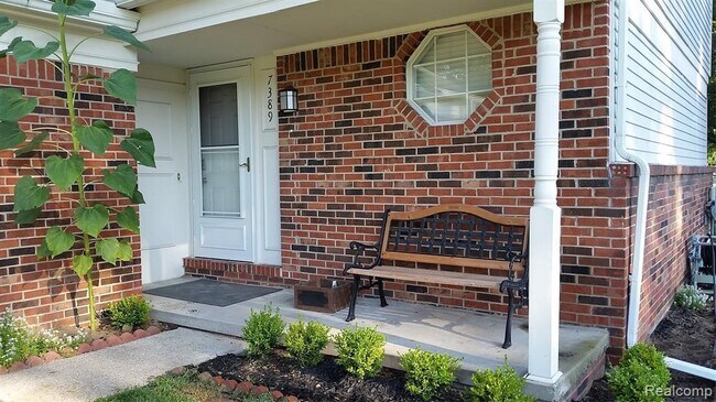 Building Photo - 7389 S Kingston Ct