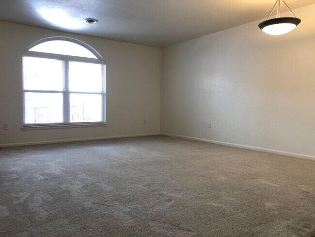 Foto del edificio - Beautiful Condo in Lakewood