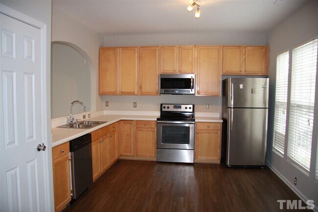 Building Photo - 217 Walnut Woods Dr