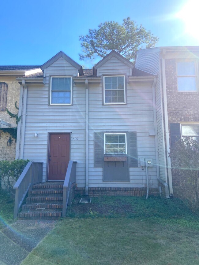 Building Photo - 602 Old Rocky Ridge Ln