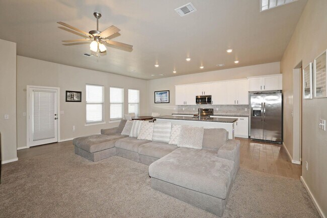 Foto del edificio - 7811 Bellamy Dr